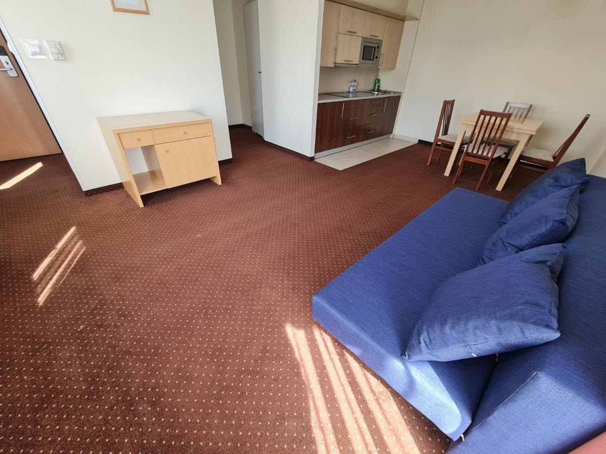 10q - Z6 701 Apartment *